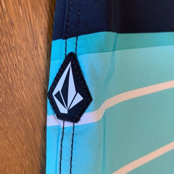 VOLCOM Striped Board Shorts Boys 10 Slim 23 NEW Swim Trunks NWT Blue Mod-Tech - Picture 5 of 7
